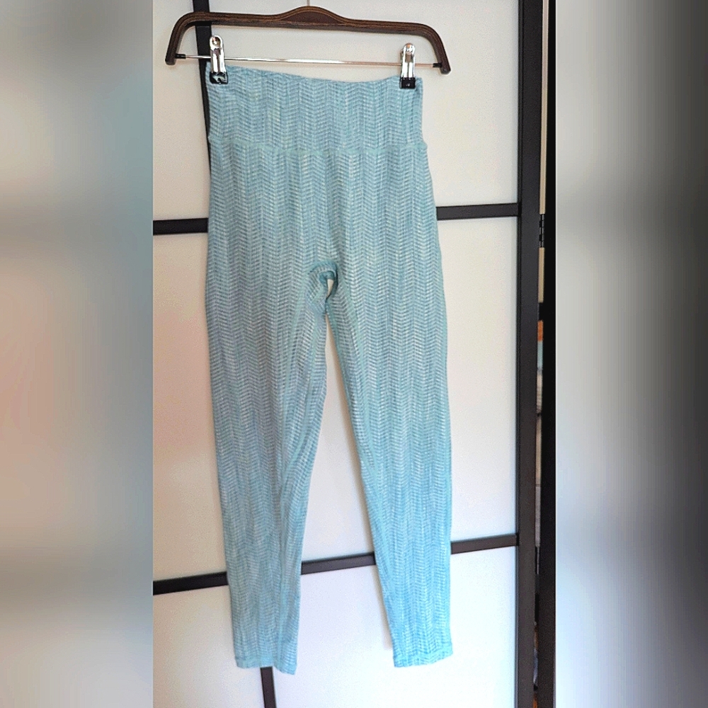 P'tula Peak Original Spruce Color. Textured Leggings. Perfect Condition.